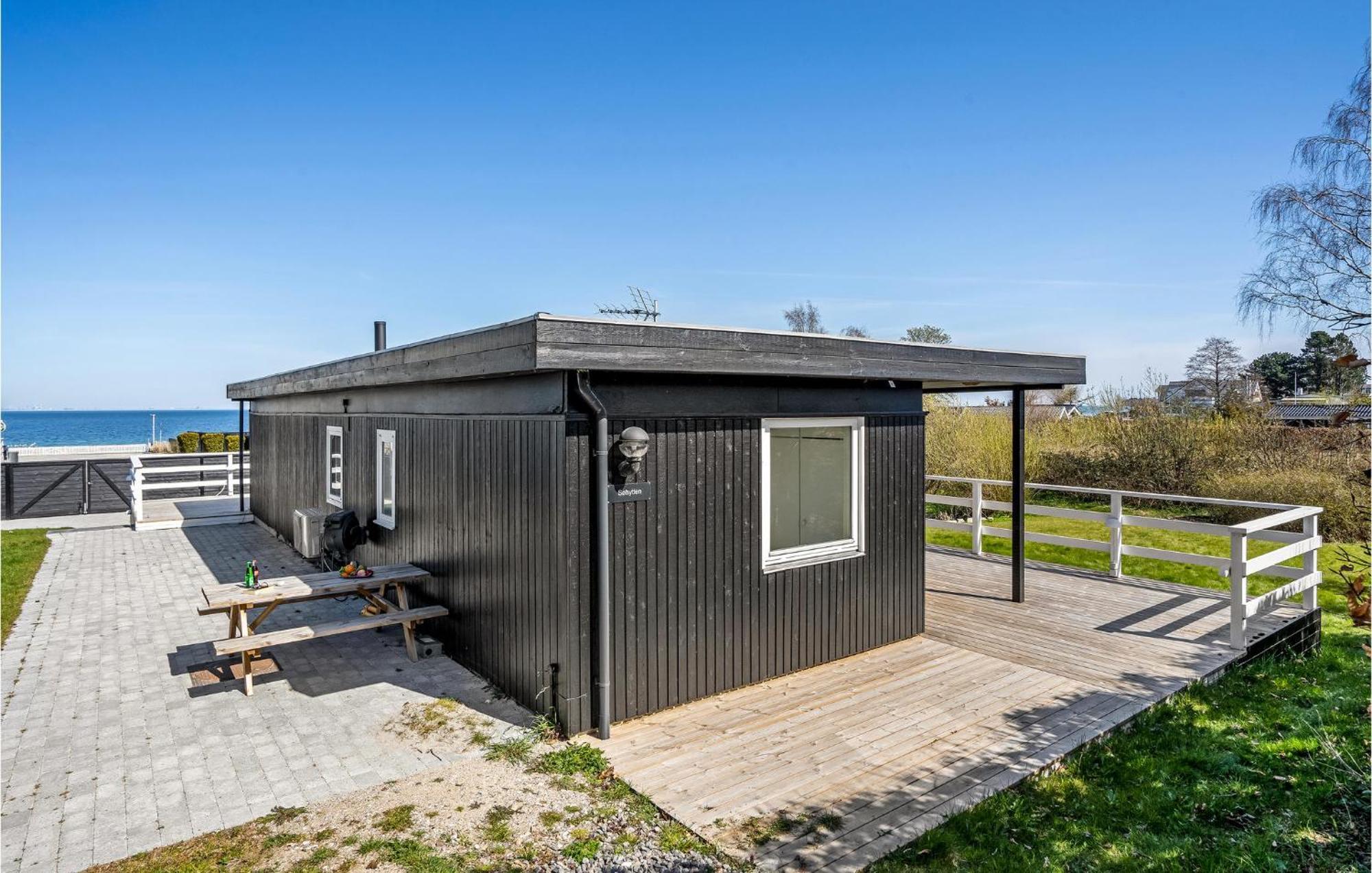 2 Bedroom Stunning Home In Strøby Ladeplads Zewnętrze zdjęcie
